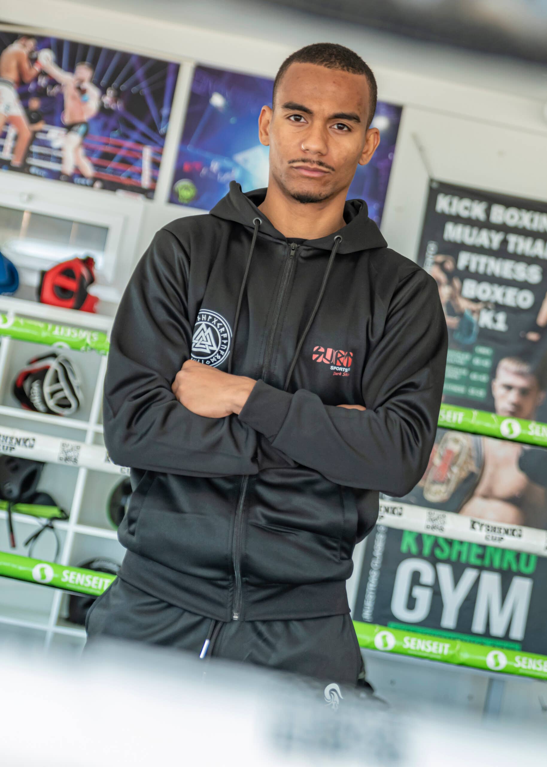 Surtsports – Engroshandel Joggers - Herre – Surtsports valknut træningssæt2