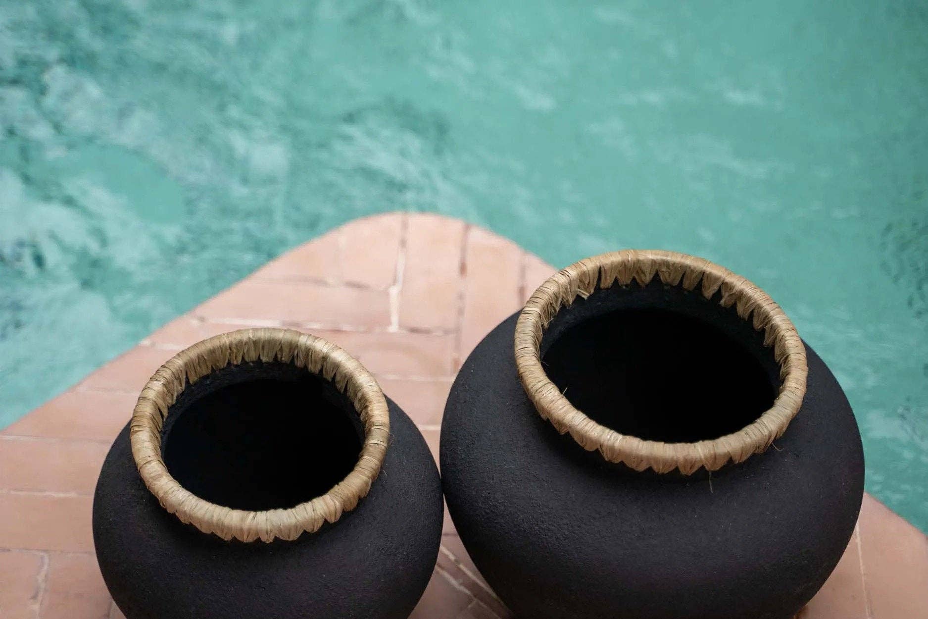 Bazar Bizar Living – Großhandel Vasen – The Styly Vase - Schwarz Natur - L4