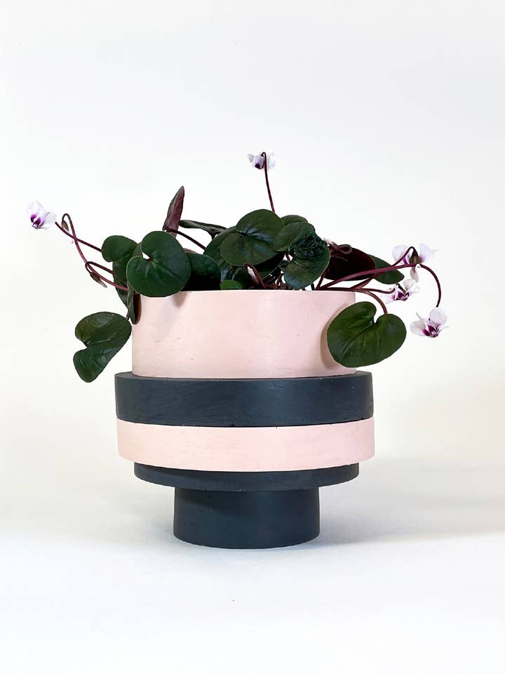 Grand pot Totemico, rouge et noir pour la vente par Casa Mescla