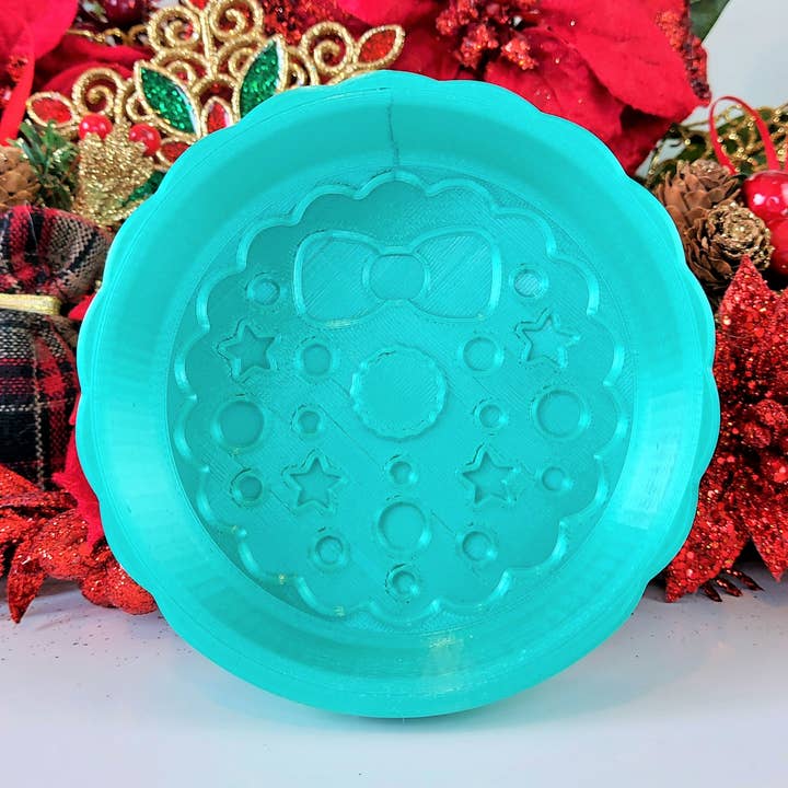 Moule à bombe de bain avec couronne de Noël - Moule imprimé en 3D pour la vente par Ocean Moulds