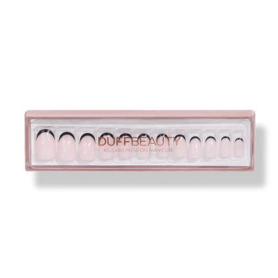 DUFFBEAUTY - Vente Faux ongles/vernis en patch - On the Edge, presse-amandes courte française noire - sur ongles0