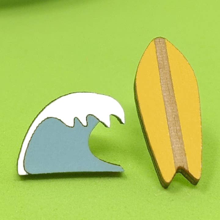 Boucles d'oreilles Surf Board et Wave pour la vente par Unpossible Cuts