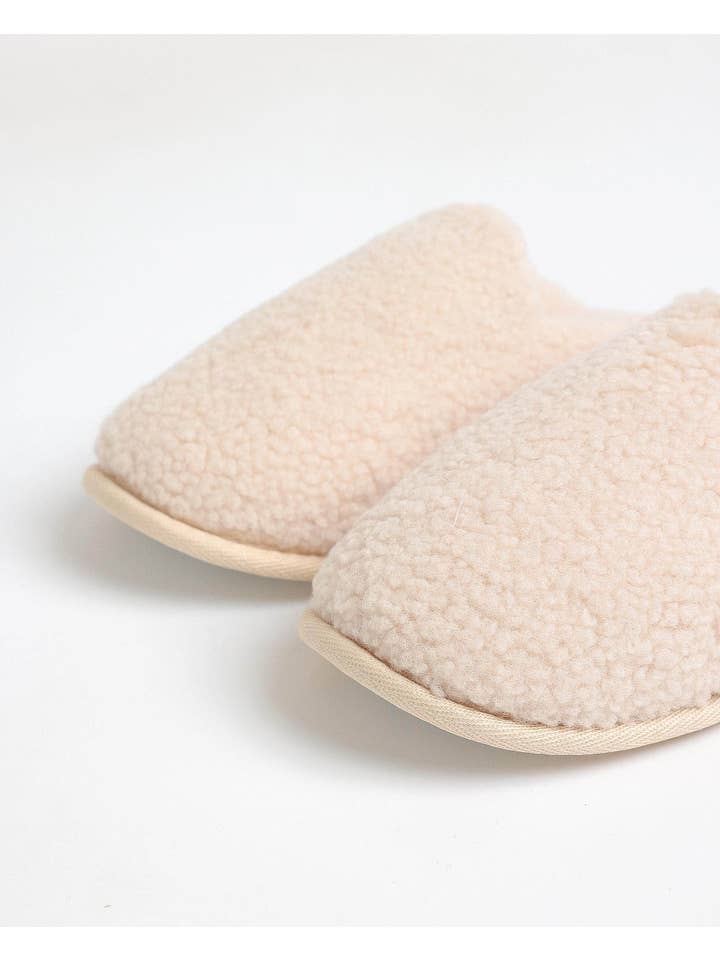 ADMAS - Wholesale Slippers - Women's - Sherpa Slippers1