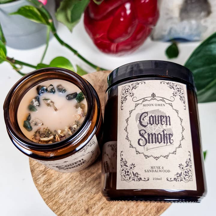 Duftkerze 'Coven Smoke' - Moschuss & Sandelholz für den Großhandel von Moon Omen