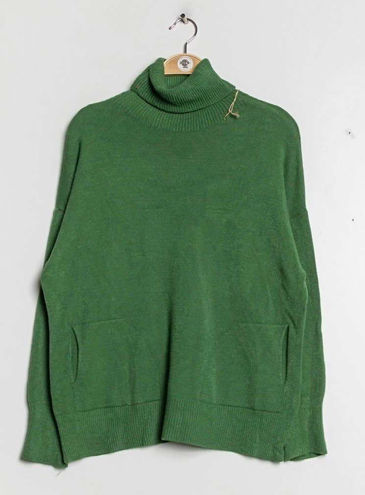 LÉA & LUC – wholesale Knitted jumper – Women′s – Turtleneck sweater with pockets REF. 003034