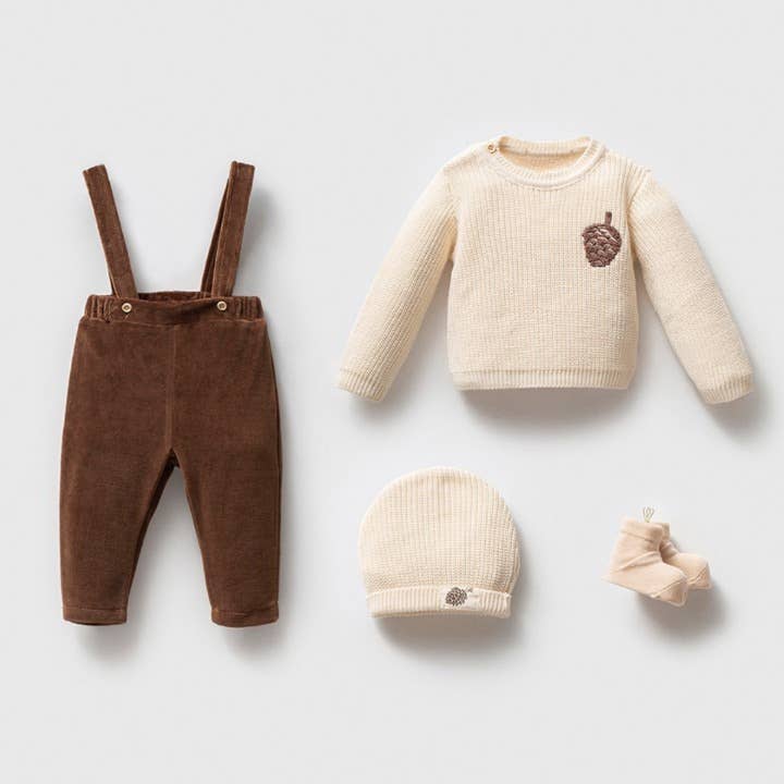 Ensemble tricoté crème et marron pour bébé – Pull, pantalon en velours côtelé, bonnet pour la vente par Omnis Pura