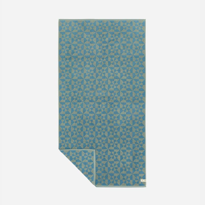 Serviette de bain Bex - Bleu Poussiéreux | Daydream Surf Shop x Slowtide pour la vente par Slowtide Canada