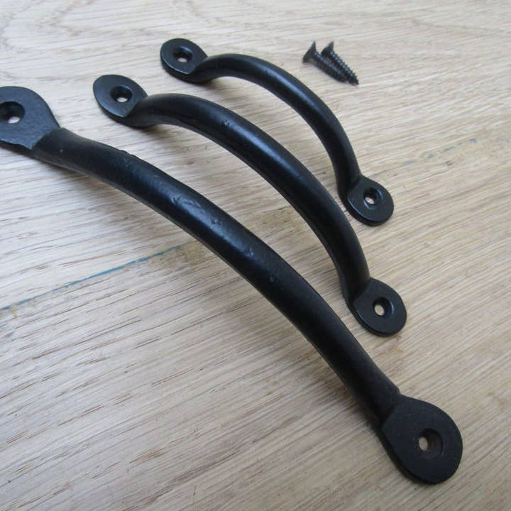 Poignée de tirage pour armoire Penny Bow 4 po noir antique pour la vente par IronmongeryWorld