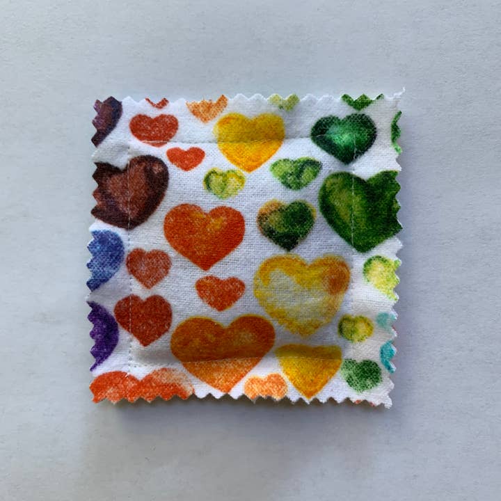 Coussin en forme d'herbe à chat fait main Watercolor Hearts Farm Fresh pour la vente par A&E Craftspace