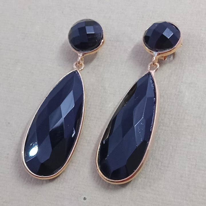 Ohrringe aus Sterlingsilber, vergoldet, mit schwarzem Onyx-Anhänger für den Großhandel von Rishi Jewelry