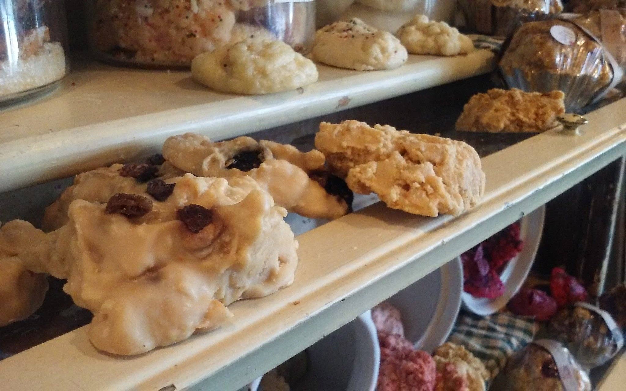 Frog on a Limb Primitives - Wholesale Wax Melt - Single Cookie wax melts2