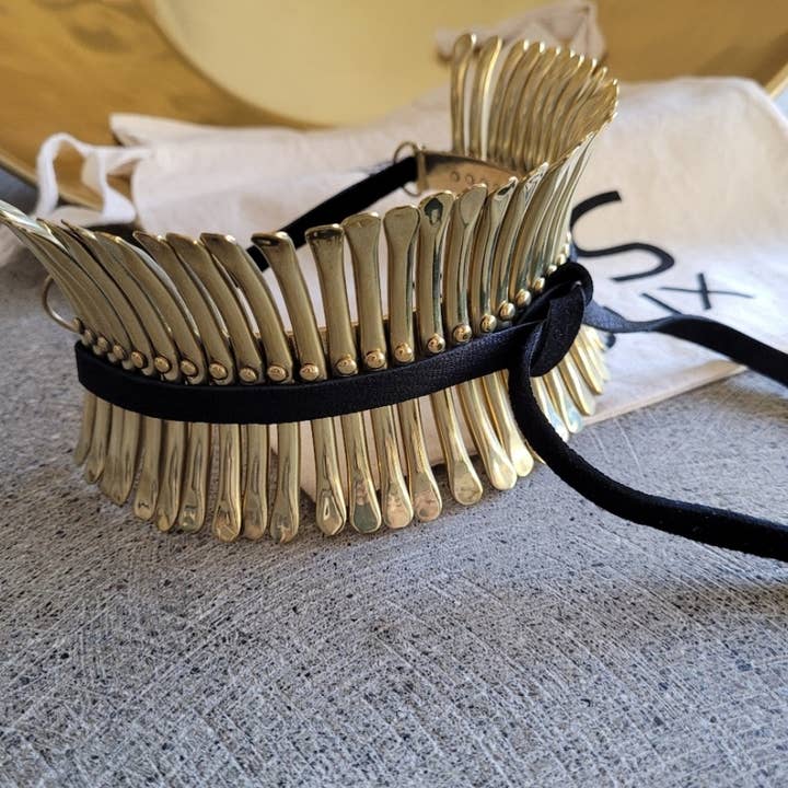 Bisjoux - Venta al por mayor Gargantilla/collar - Collar de cañas de latón reversible con lazo de cuero negro1