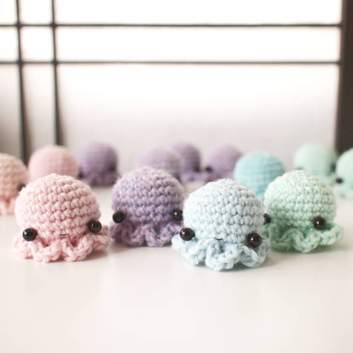 Juguete, adorno o llavero de amigurumi de pulpo de ganchillo para venta al por mayor de Mohu