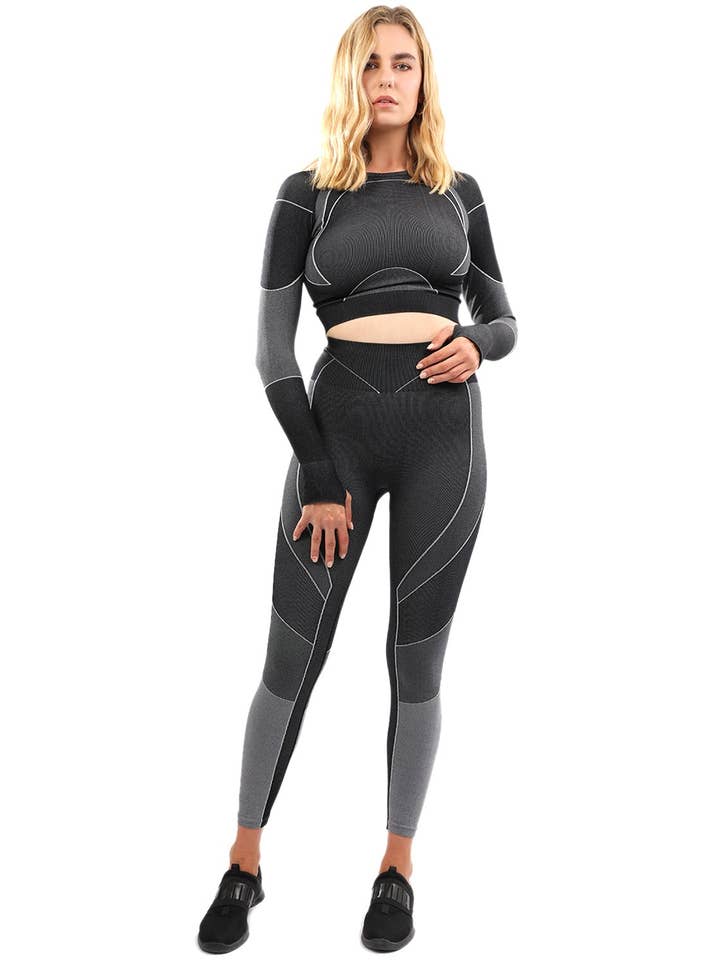 Ensemble legging & top Escolta noir pour la vente par Savoy Active