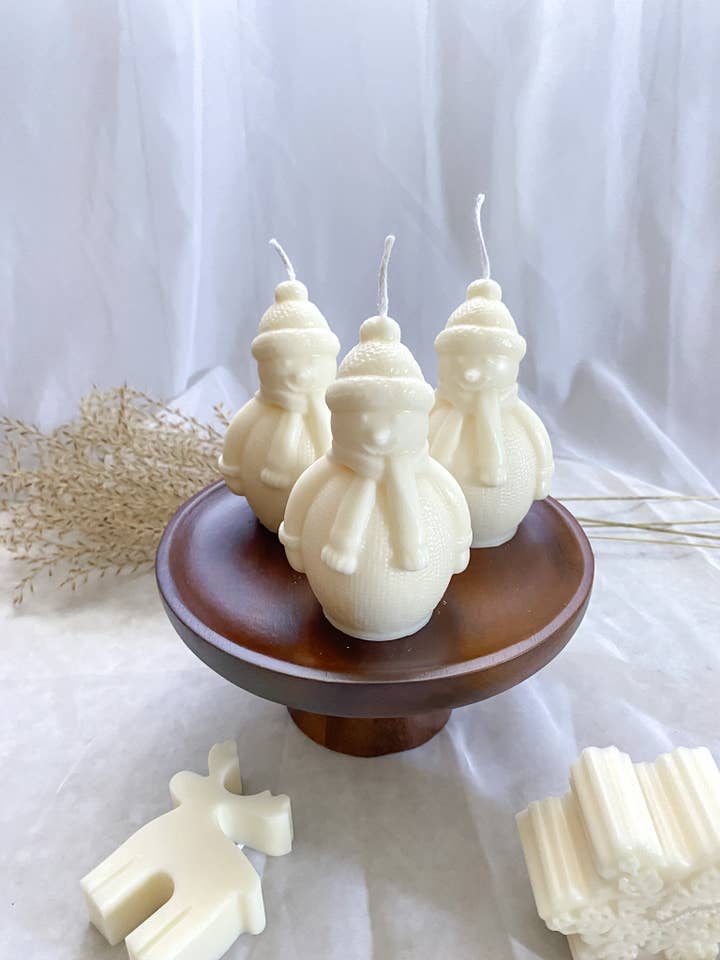 Bougie de Noël bonhomme de neige pour la vente par LitMe Candles