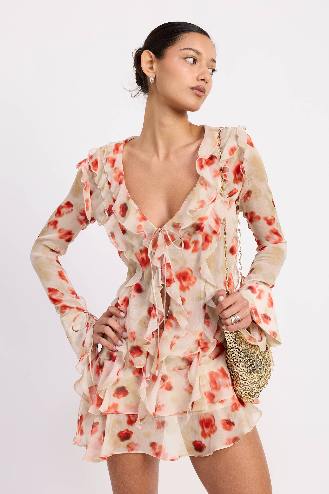 TOMATE FLORAL MINISSAIA COM FOLHOS EM CAMADAS EM ESTAMPA FLORAL TRANSPARENTE para venda a revendedores na Faire4