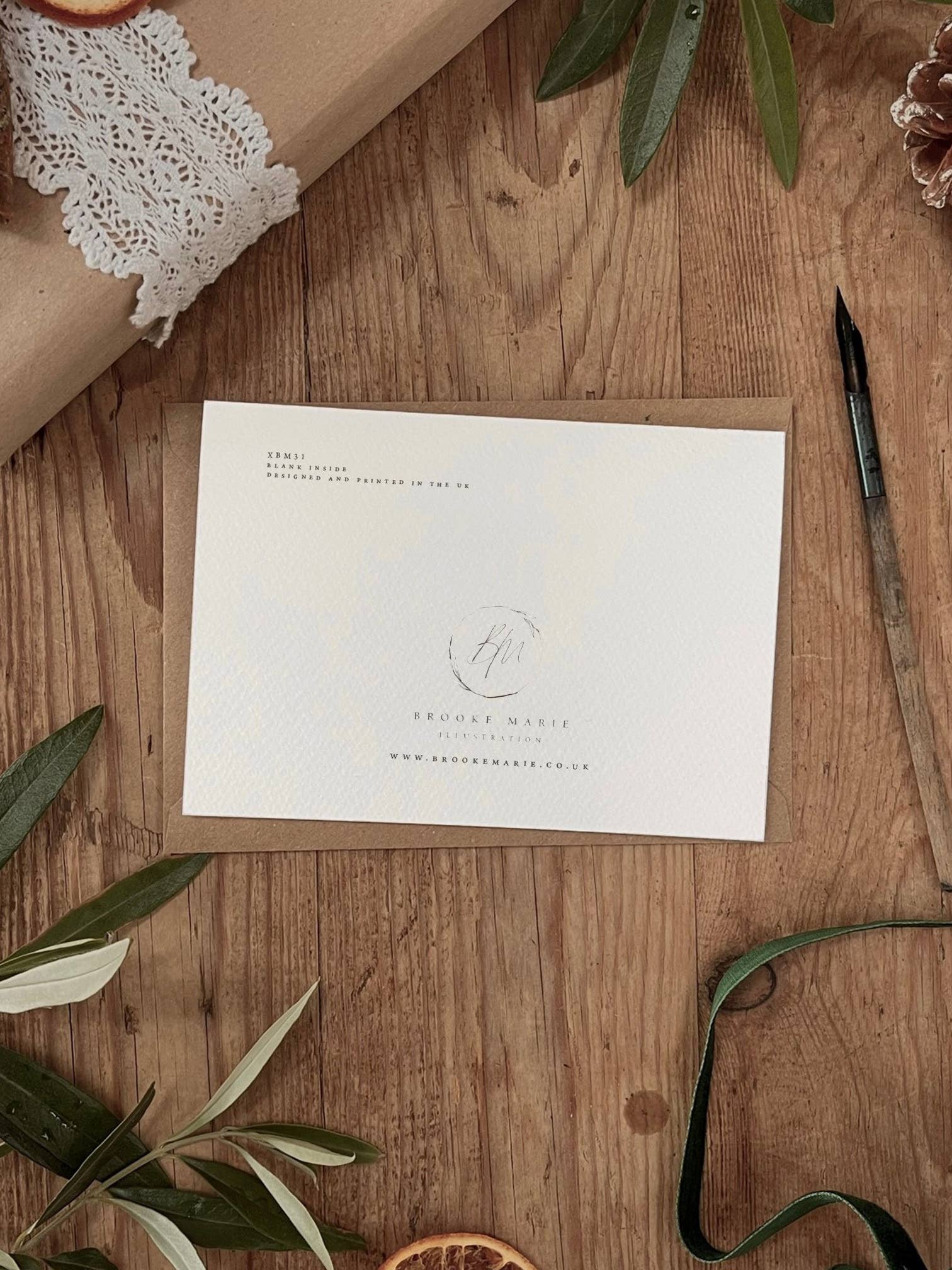 Brooke Marie - Vente Cartes de Noël - Naughty Puppy Où est ma botte ? Carte de Noël1