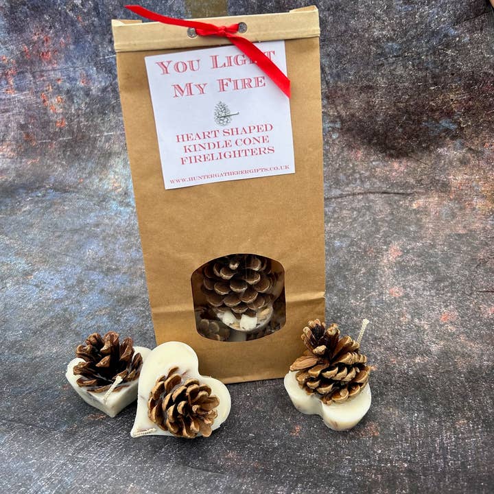 Hunter Gatherer Gifts – wholesale Tändare – Påse med 3 hjärtformade tändkottar för Alla hjärtans dag