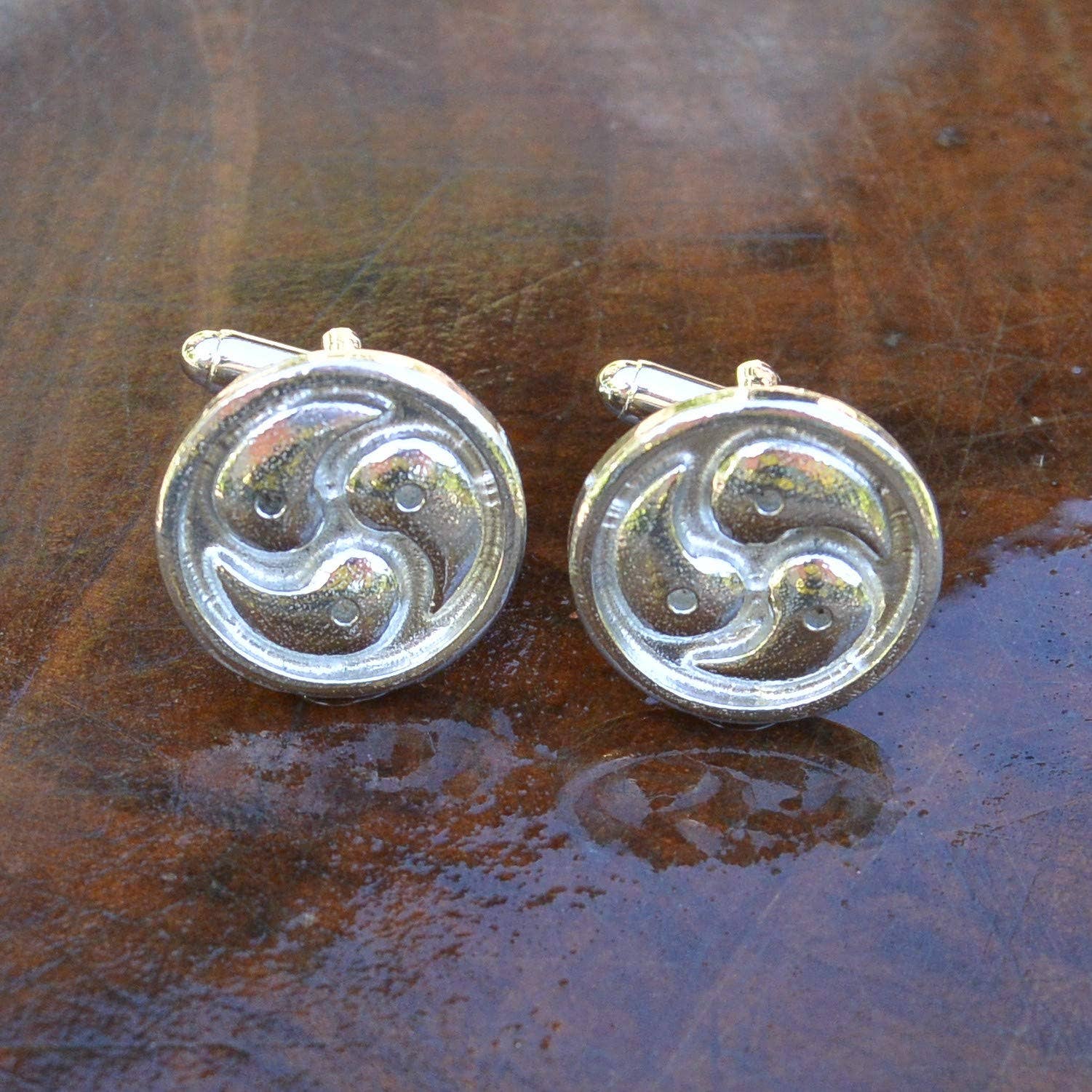 William Sturt Fine Pewter - Wholesale Manchetknopen - Heren - BDSM Triskele manchetknopen. Hand gegoten door William Sturt1