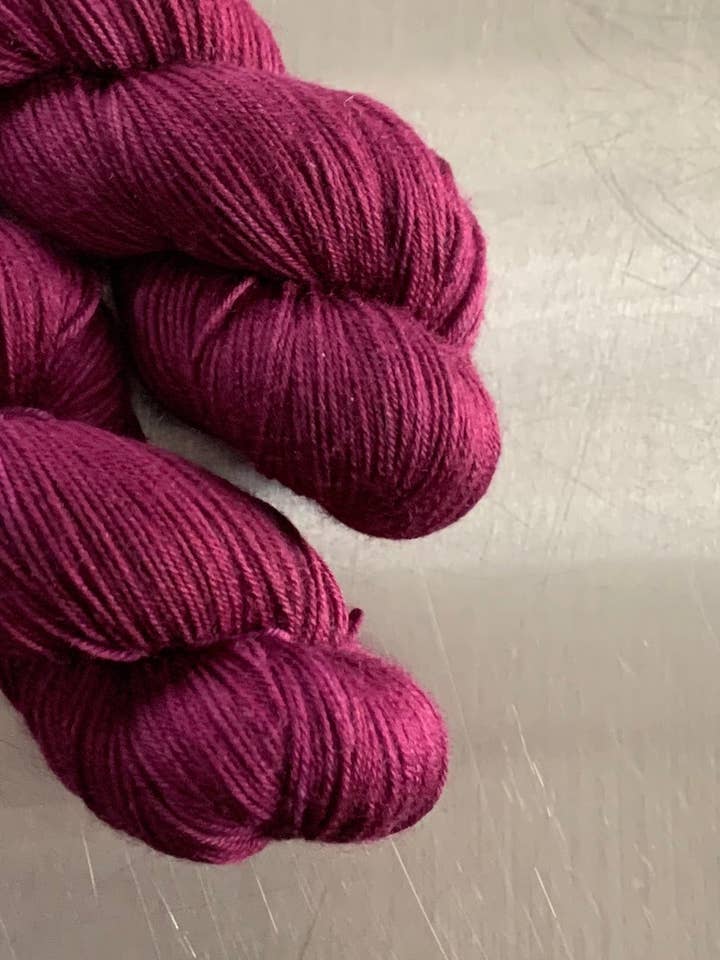 Rå Rubin - Nomad för wholesale av Black Cat Fibers