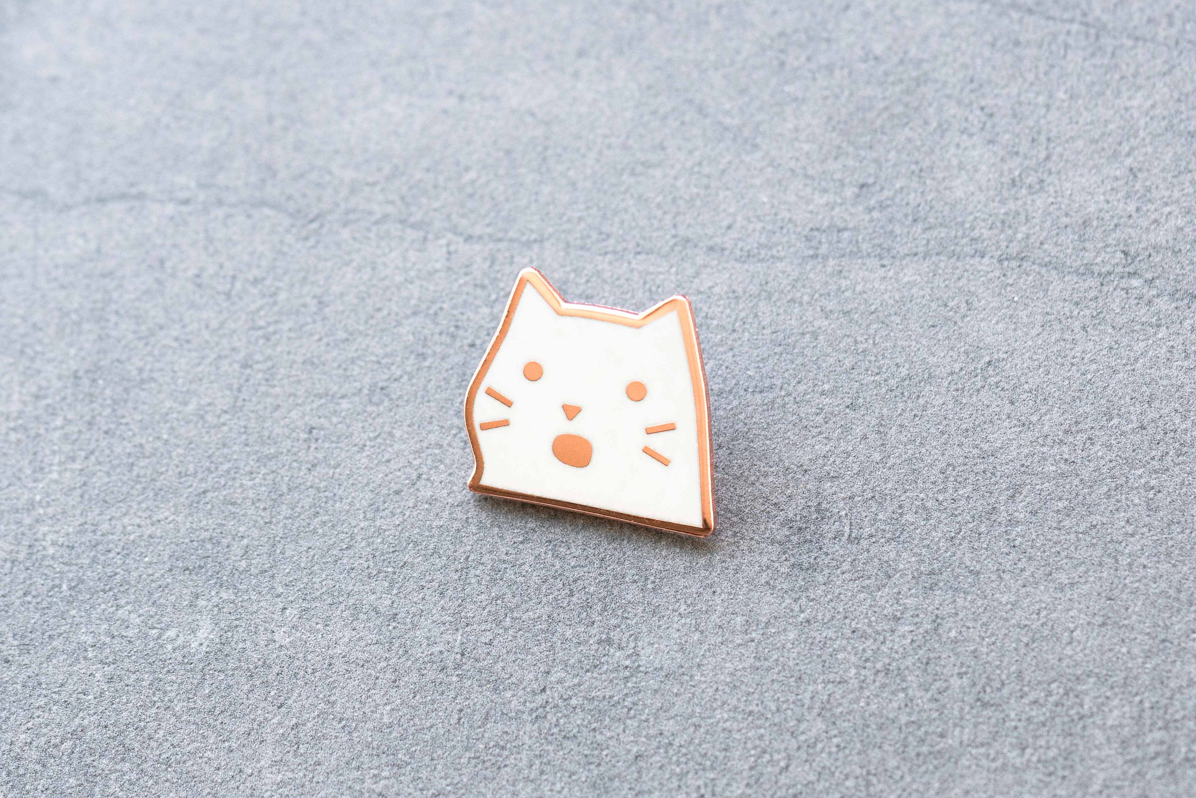 Everyday Olive - Wholesale Lapel Pin/Button - Surprised Cat Pin4