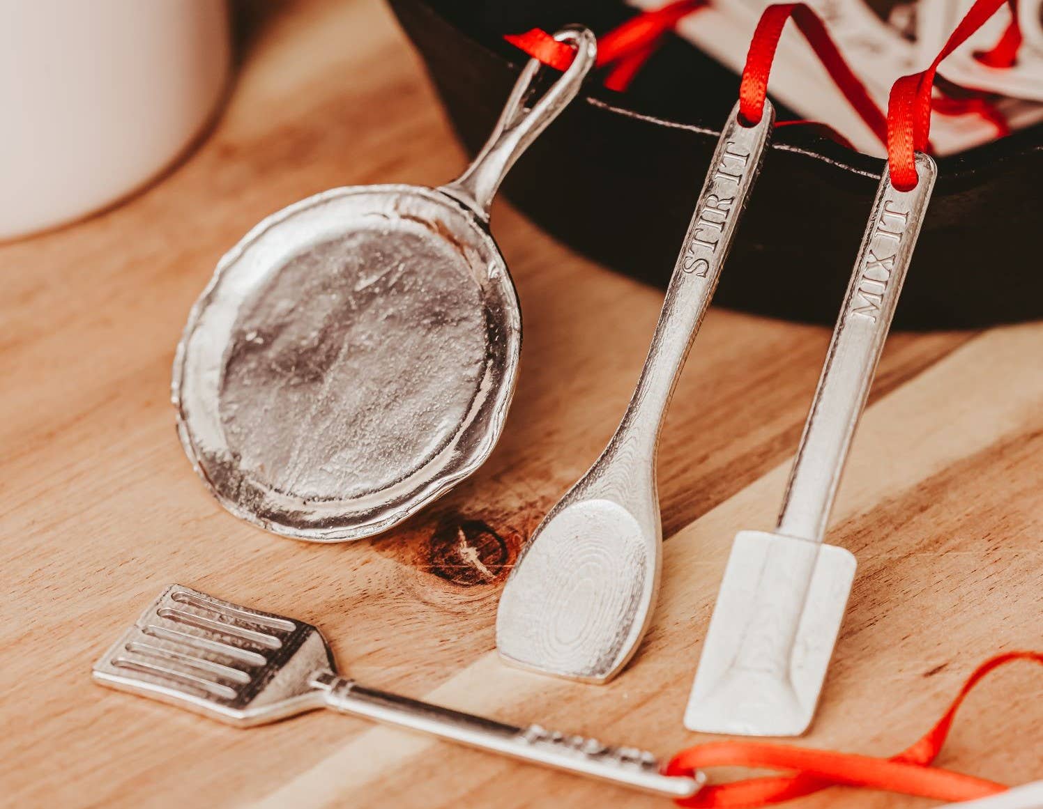 House of Morgan Pewter - Vente Objets de décoration - Décoration de Noël Country Cooking — Poêle en fonte — Spatule6