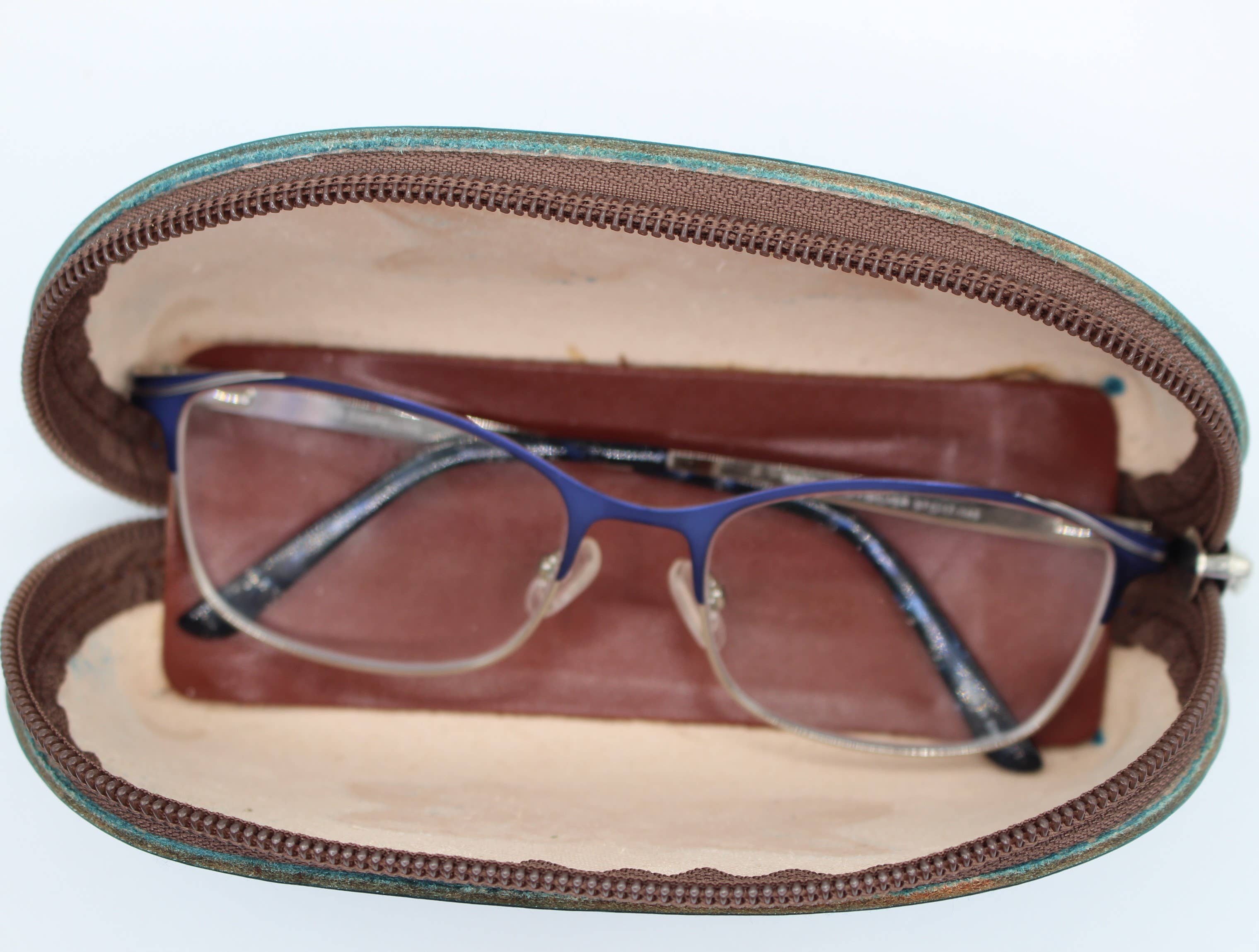 Sunflower Handmade leather inc - Vente Étui et rangement pour lunettes – femme - lunettes de soleil en cuir étui à cosmétiques fleur d'hibiscus8