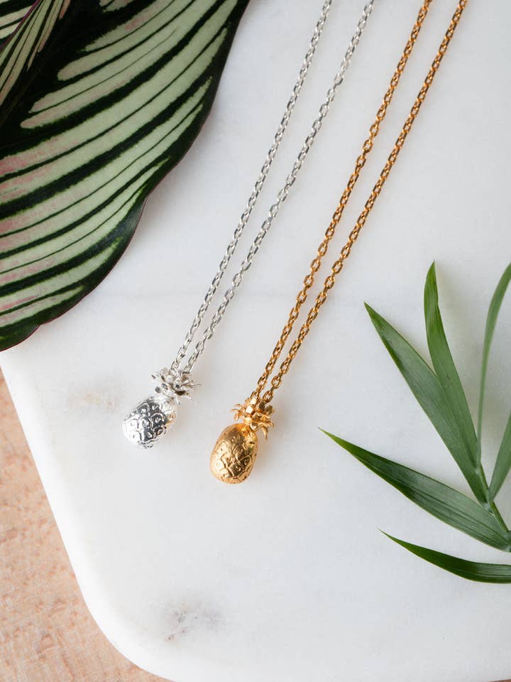 Ciondolo ananas per la vendita all'ingrosso da parte di Amanda Coleman Jewelry
