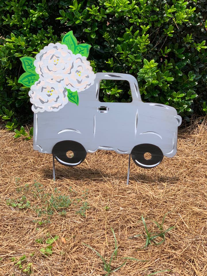 Outdoor Metal Art Truck with Flowers for wholesale by Steel Southern Designs