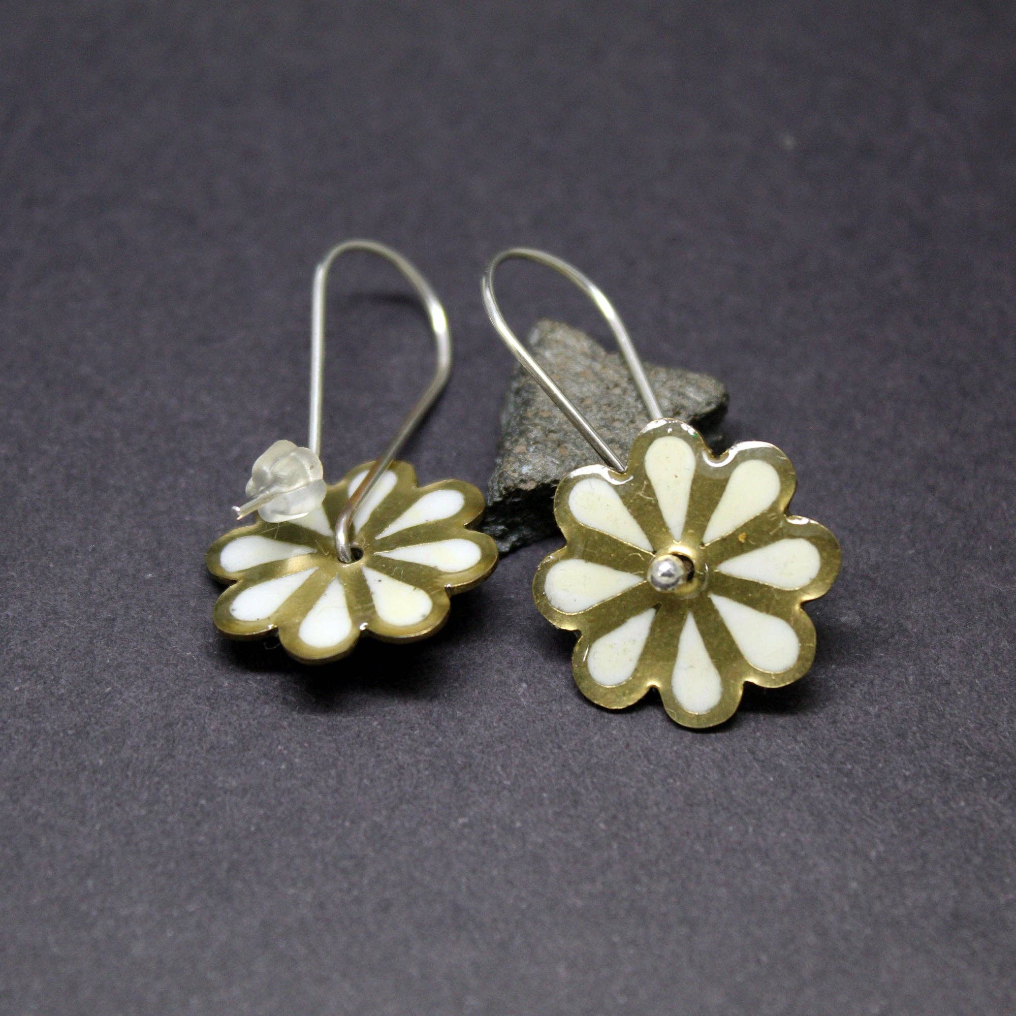 Plataica - Wholesale Dangle Earrings - Daisy Earrings in Brass and 925 Silver with White UV Resin2