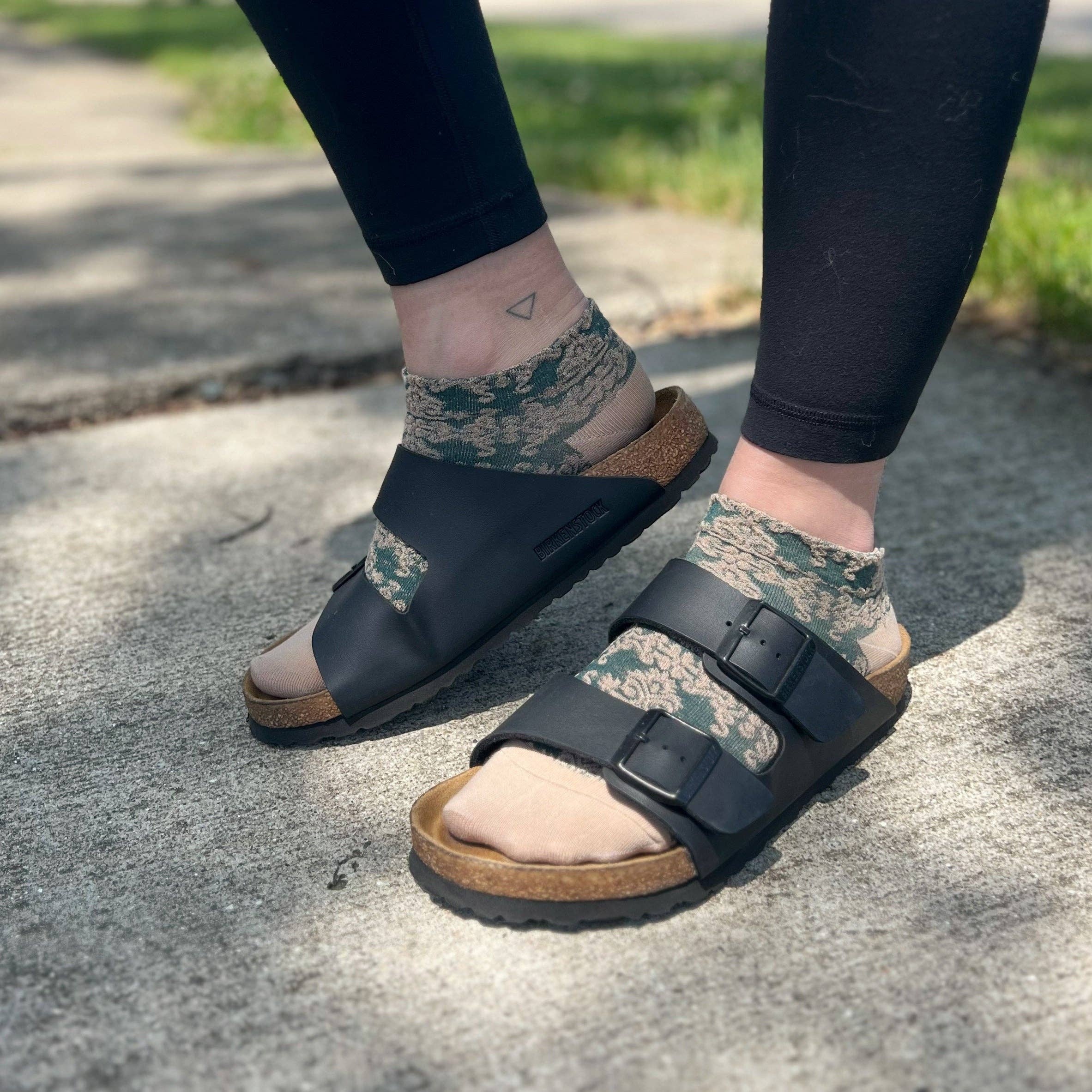 Daisy Dunes - Wholesale Socks - Women's - Haden Floral Ankle Socks2