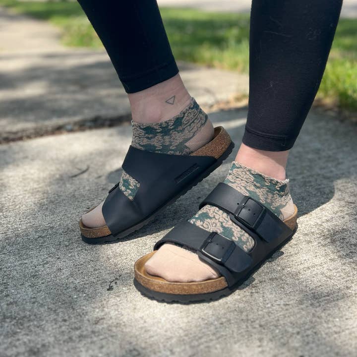 Daisy Dunes - Wholesale Socks - Women's - Haden Floral Ankle Socks2