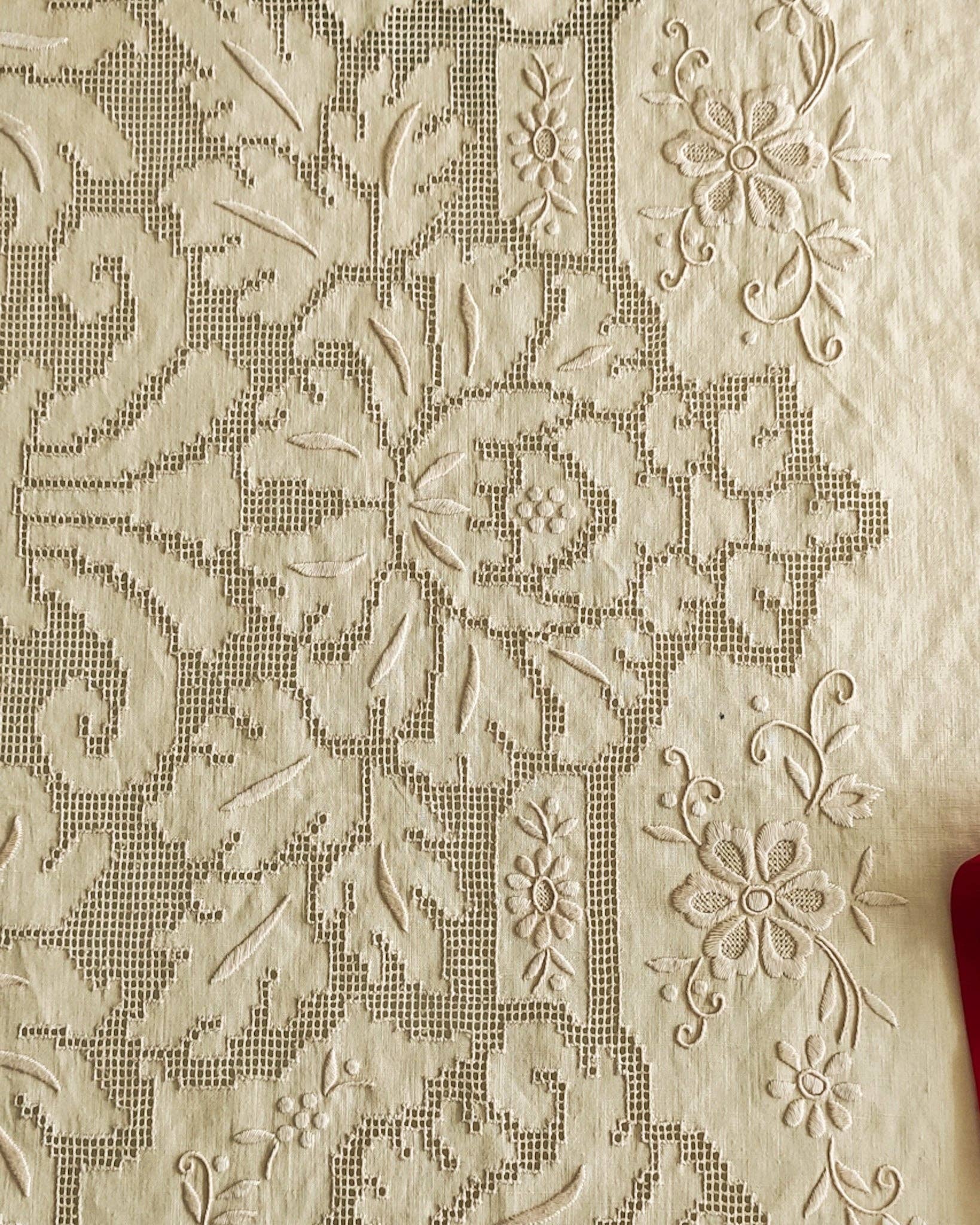 Heyfoo - Wholesale Tablecloth - Sicilian paraded linen tablecloth with 12 napkins1