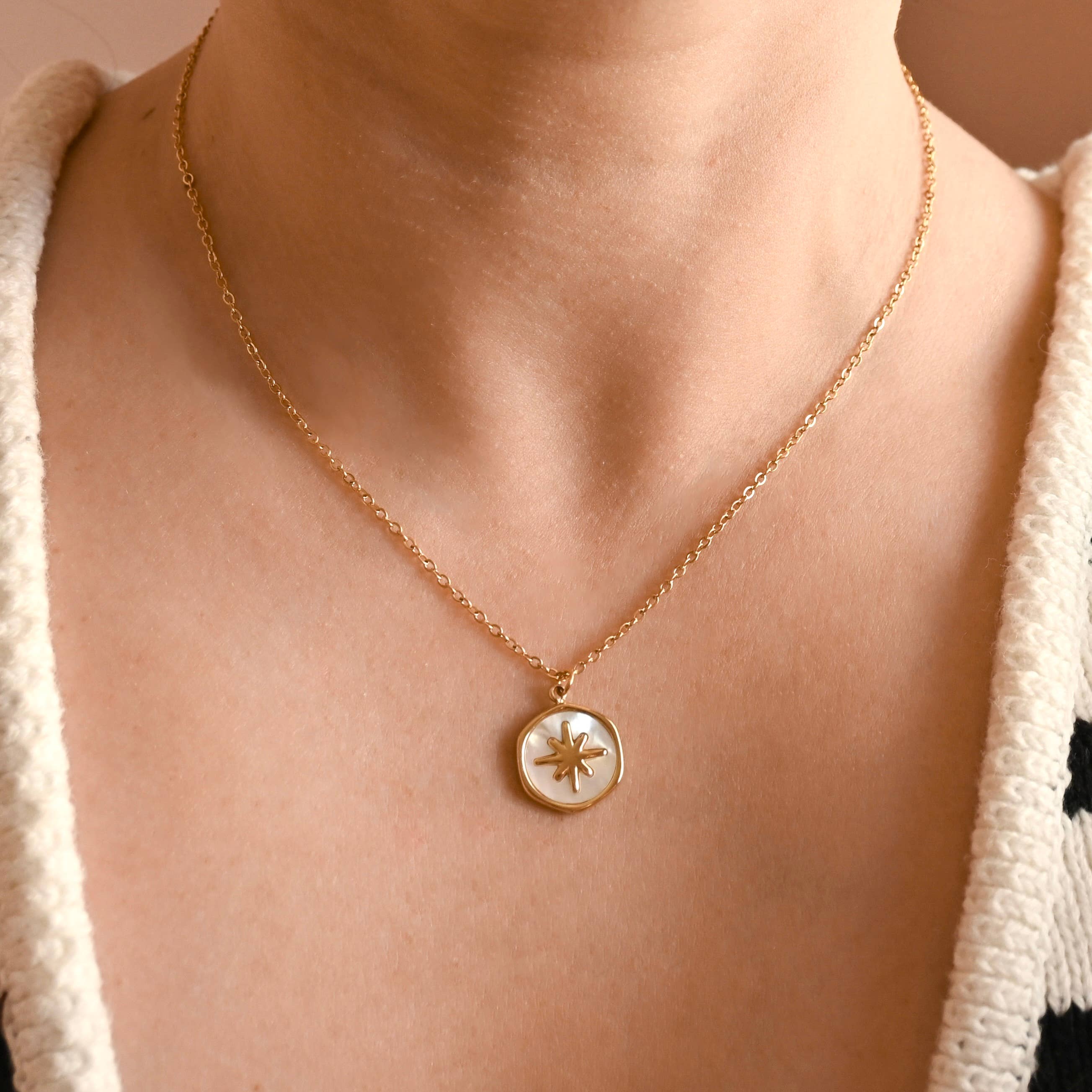 Blueyejewelry – Engroshandel Halskæde med vedhæng – Halskæder med Perlemorsvedhæng-Hjertehalskæde-Stjernevedhæng11