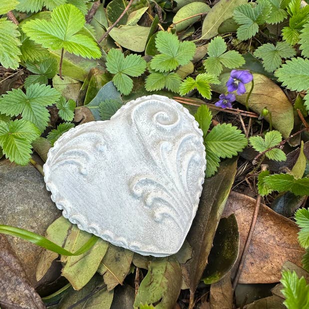 Backyard Stone Art - Wholesale Versiering/decoratie voor buiten - betonnen harten, tuinbeelden, betonkunst, tuingeschenken