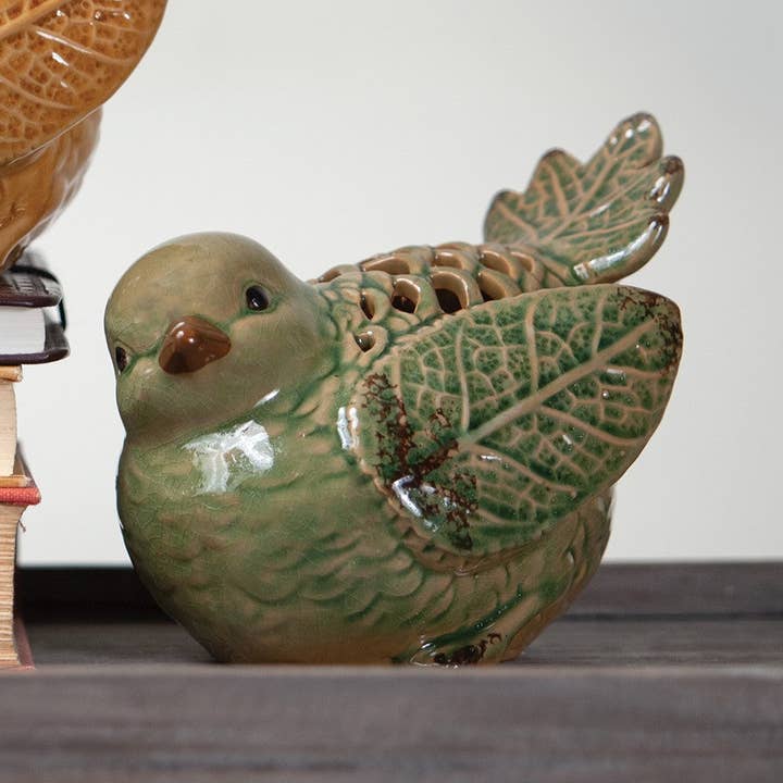 Manual Woodworkers and Weavers, Inc. – Großhandel Dekofigur – In Flight Olivgrüne Keramikvögel S/2