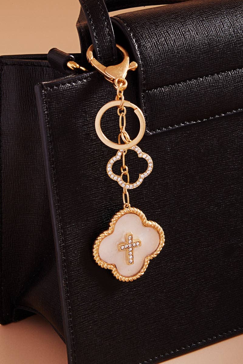 Designature New York - Venta al por mayor Llavero - Mujer - Llavero de Versículos Mateo 28:20 Cruz Trébol Concha1