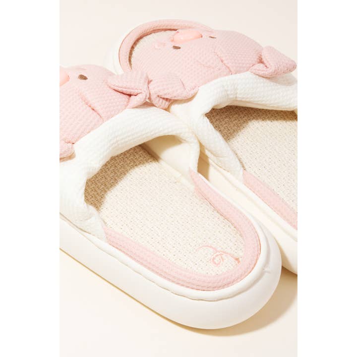 Chaussons Cochon Mignons pour la vente par Anarchy Street