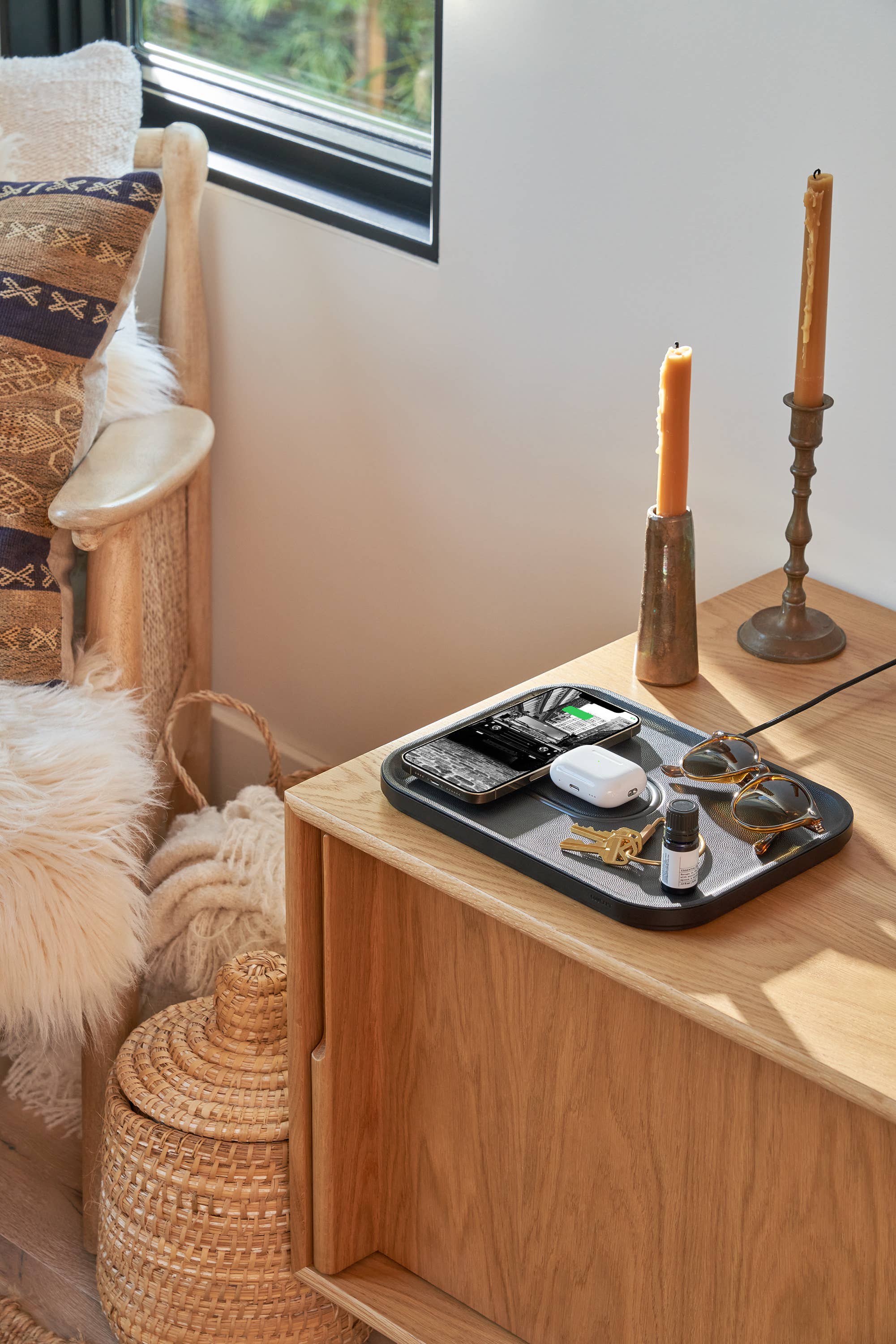 Courant – wholesale Telefondockningsstation och stativ – MAG:3 -Classics Läder Trådlös Dubbel Laddningsfack (Magnetisk)3