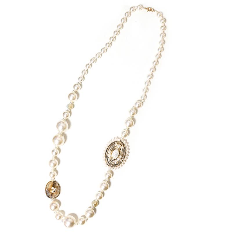 AMORINO SRL – Colar com missangas/pérolas por atacado – COLAR LONGO DE PÉROLAS COM OVAL ESPIRAL - HZM24144A8591