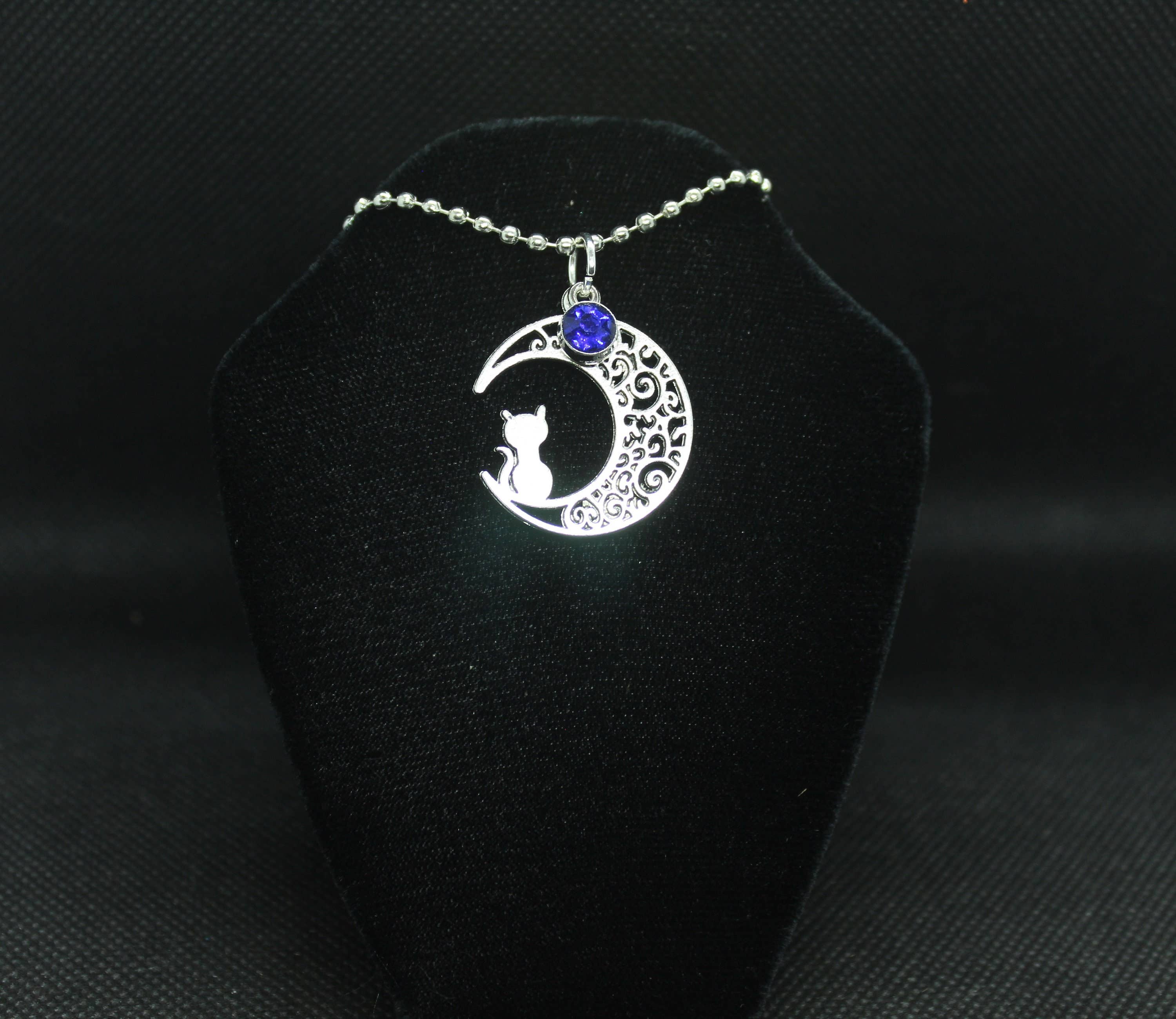 Witchcrafted in MI - Vente Colliers à pendentif - Collier en cristal Blue Moon Cat1