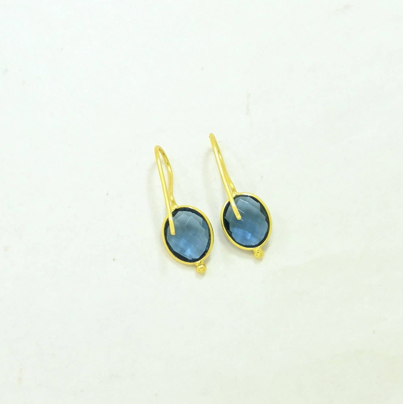 Schmuckoo Berlin – wholesale Dangle earrings – Oval Gemstone Earring Gold Plated Silver 925 - Blue Iolite4