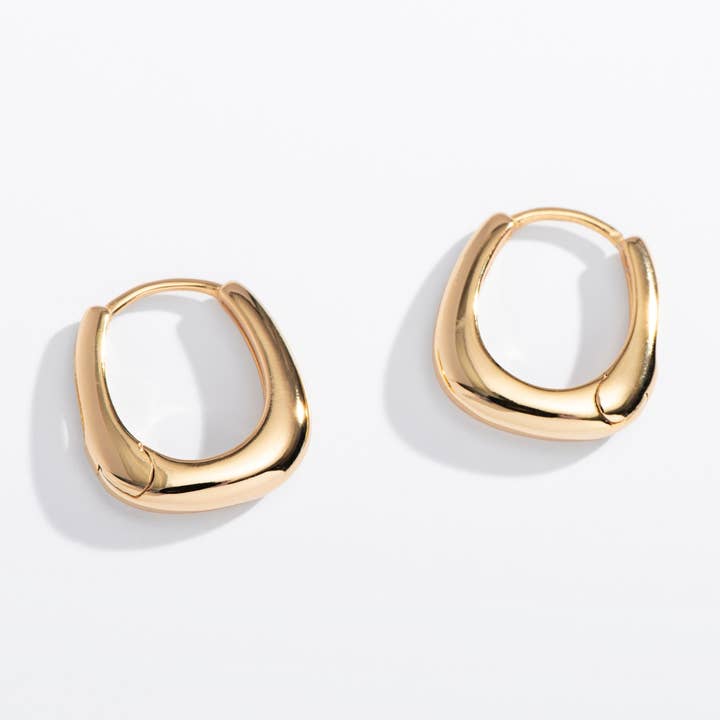 Aros Huggie en forma de lágrima para venta al por mayor de Larissa Loden