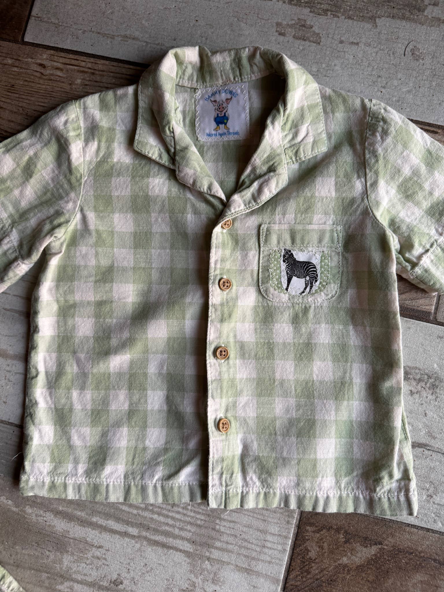 Hammy Downs Threads - Vente Ensemble haut et short – enfant - Ensemble de points et carrés zébrés
Taille-12M Uniquement 1 disponible. Pièce unique4