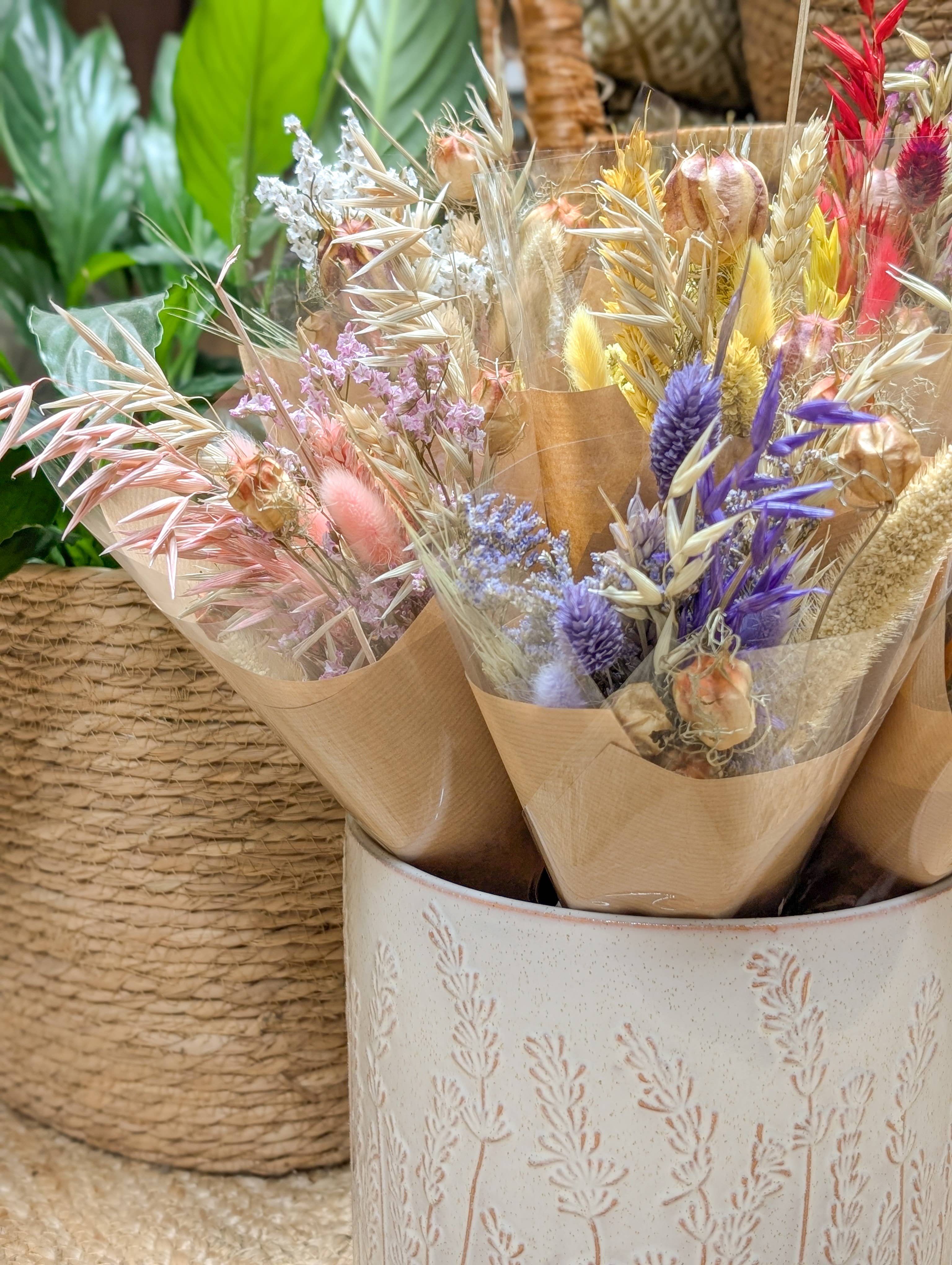 Banksia Botanicals – wholesale Dried/pressed flowers – Mini Dried Posies3