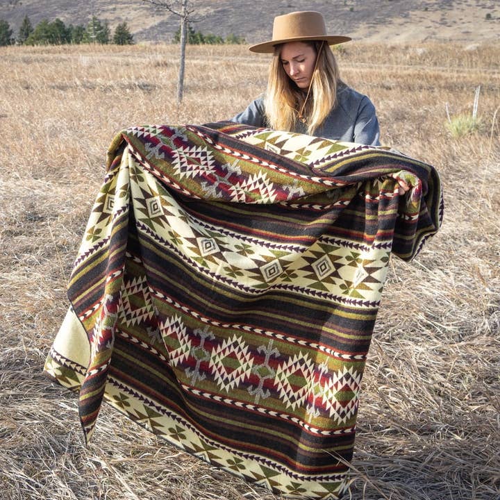 Alpaca Threadz - Wholesale Throw Blanket - Andean Alpaca Wool Blanket - Cactus Green