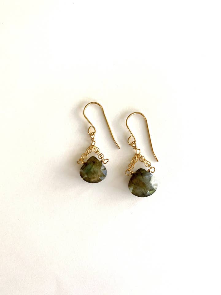 Orecchini Labradorite su Oro per la vendita all'ingrosso da parte di Judy Brandon Jewelry