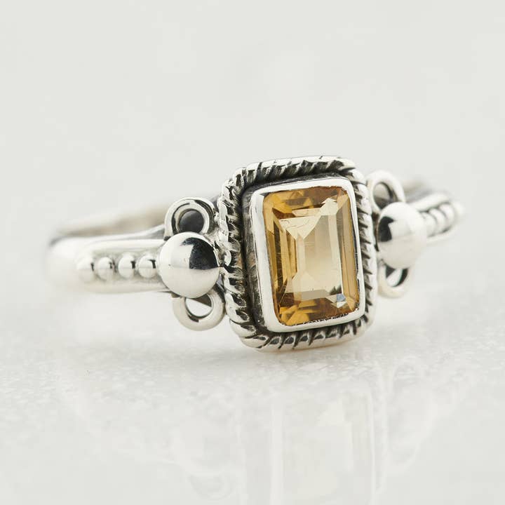 ANILLO ORION DE PLATA DE LEY CON CITRINO para venta al por mayor de Nugent Jewelry