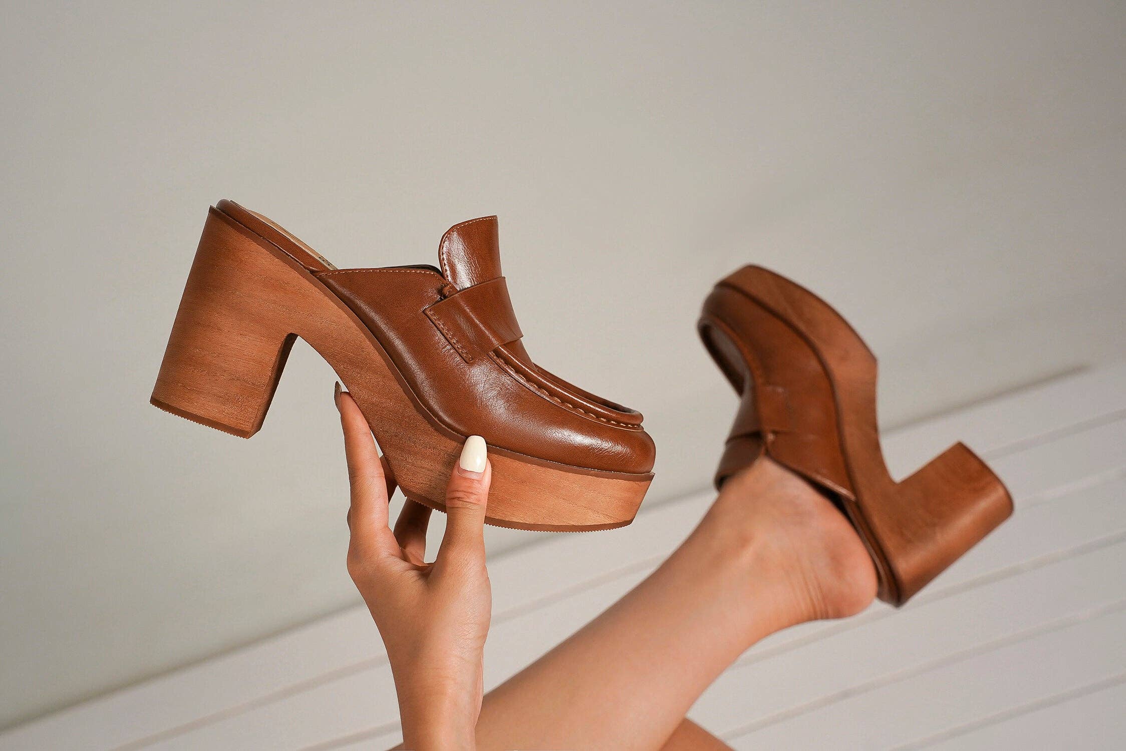 BEAST FASHION - Wholesale Platform Heels - Women's - PRESLEY-07 Wood Heel Closed Toe Platform Mules3