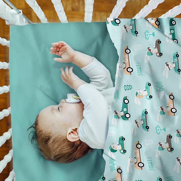 Sæt med to ark og pudebetræk - Racerbiler for engroshandel hos LITTLELUXURIES FOR KIDS